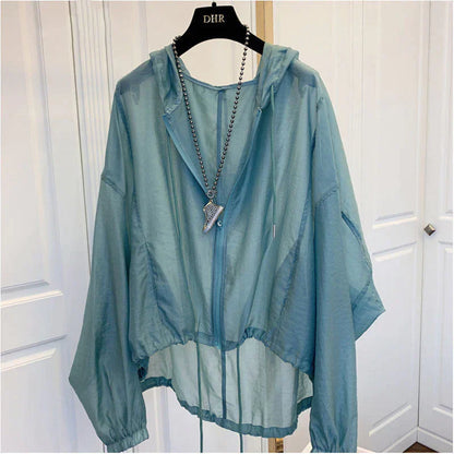 Lori's doorschijnende jas