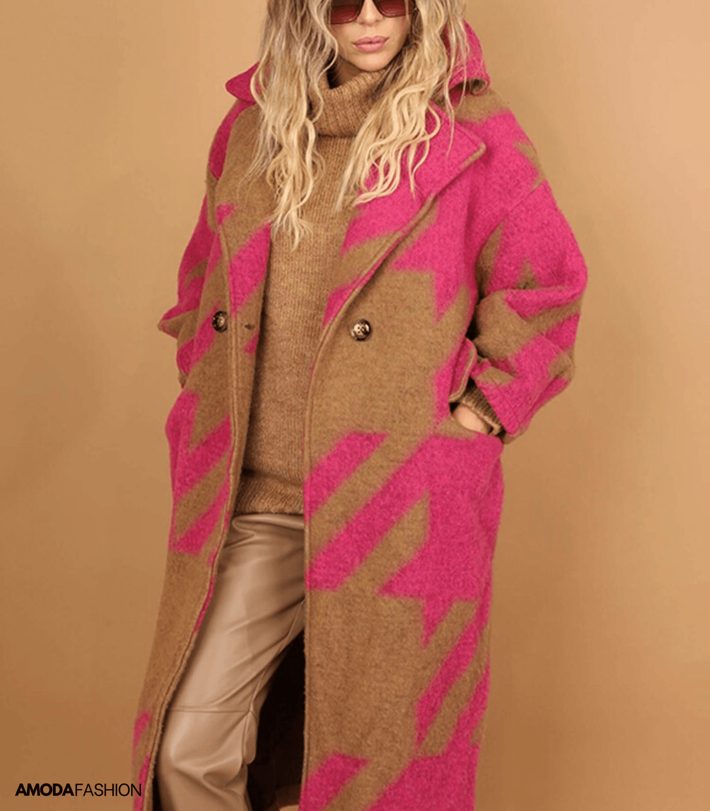 Dikke wollen jas met opdruk en zakken