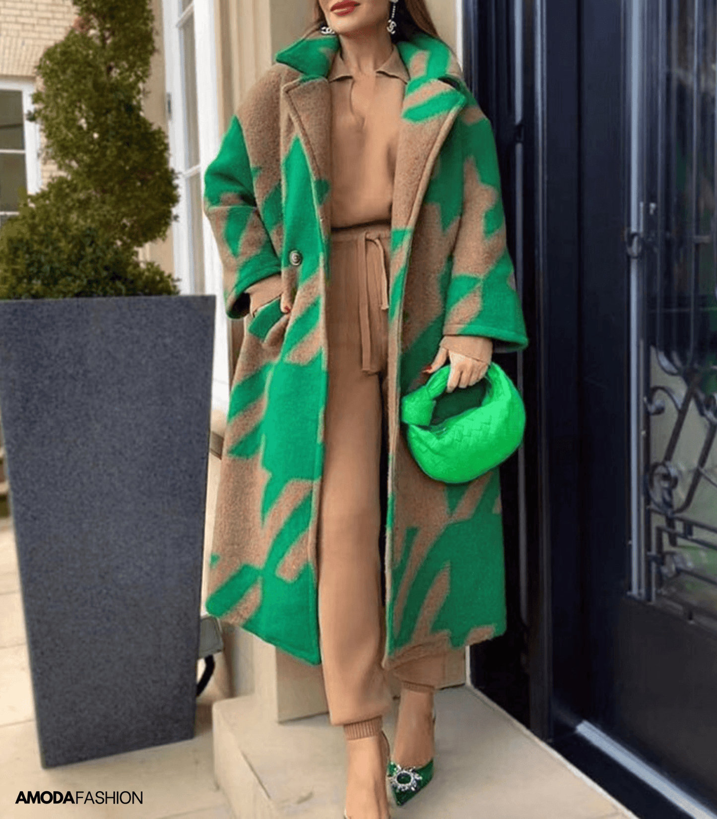 Dikke wollen jas met opdruk en zakken